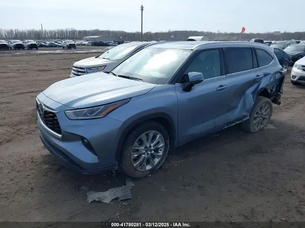 5TDDZRBH1MS088753 2021 TOYOTA HIGHLANDER - Image 2