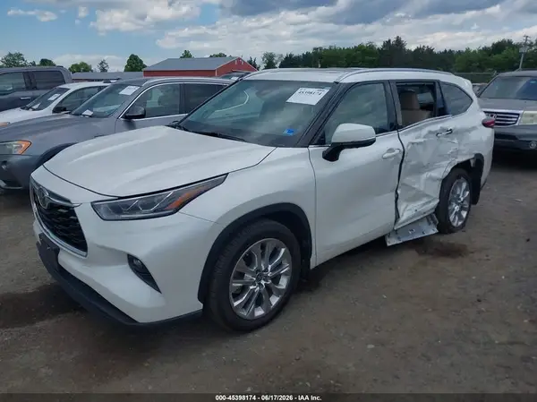 5TDDZRBH1MS527255 2021 TOYOTA HIGHLANDER - Image 2