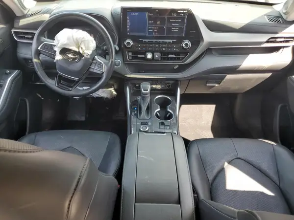 5TDDZRBH1MS547098 2021 TOYOTA HIGHLANDER - Image 8