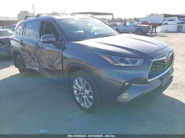 5TDDZRBH1NS175621 2022 TOYOTA HIGHLANDER - Image 1