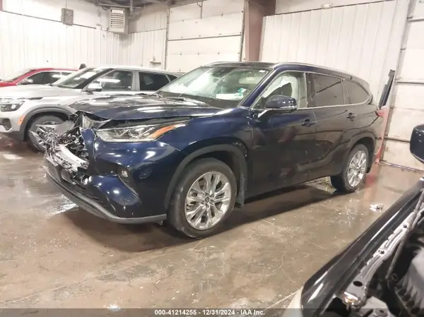 5TDDZRBH1NS214465 2022 TOYOTA HIGHLANDER - Image 2