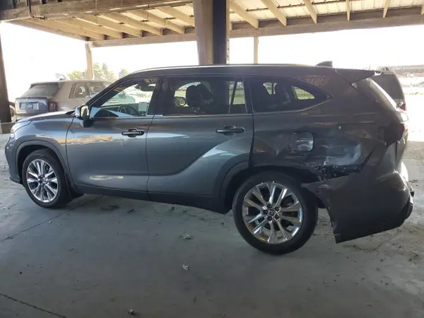 5TDDZRBH1NS247630 2022 TOYOTA HIGHLANDER - Image 2