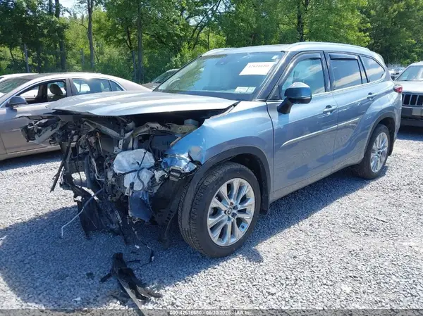 5TDDZRBH2LS053153 2020 TOYOTA HIGHLANDER - Image 2