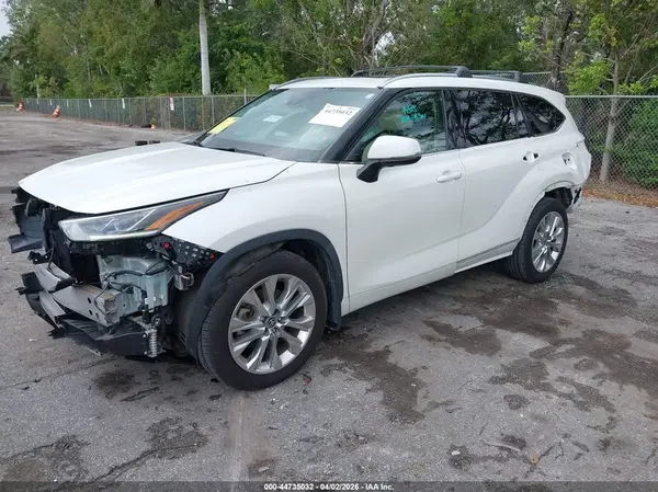 5TDDZRBH2MS088129 2021 TOYOTA HIGHLANDER - Image 2