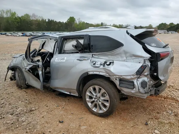 5TDDZRBH2MS090625 2021 TOYOTA HIGHLANDER - Image 2