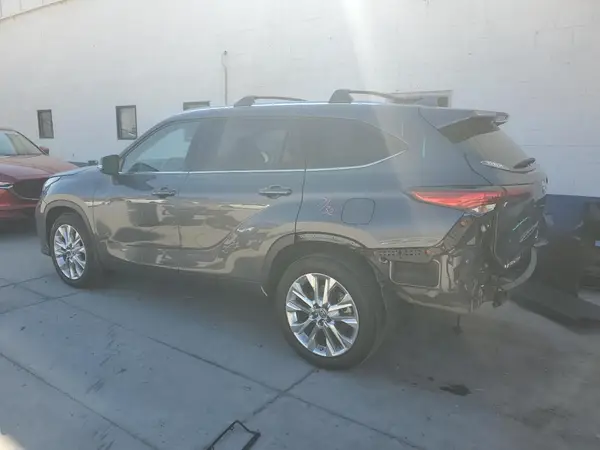 5TDDZRBH2MS526826 2021 TOYOTA HIGHLANDER - Image 2