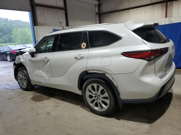 5TDDZRBH2NS176972 2022 TOYOTA HIGHLANDER - Image 2
