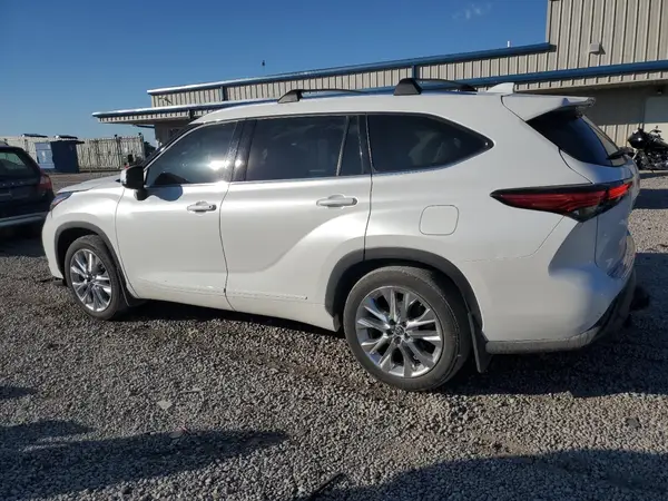 5TDDZRBH2NS220372 2022 TOYOTA HIGHLANDER - Image 2