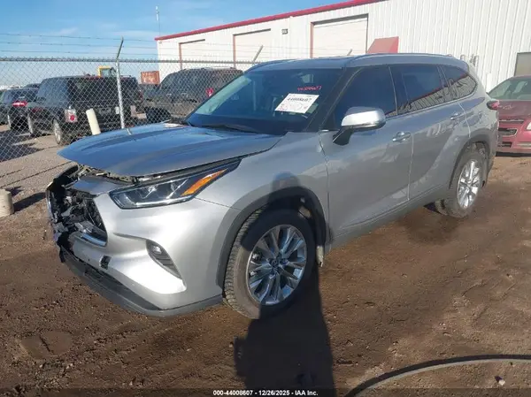 5TDDZRBH2NS221294 2022 TOYOTA HIGHLANDER - Image 2