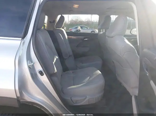 5TDDZRBH2NS221294 2022 TOYOTA HIGHLANDER - Image 8