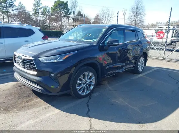 5TDDZRBH2NS222378 2022 TOYOTA HIGHLANDER - Image 2