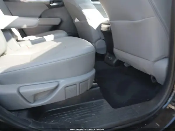 5TDDZRBH2NS222378 2022 TOYOTA HIGHLANDER - Image 8