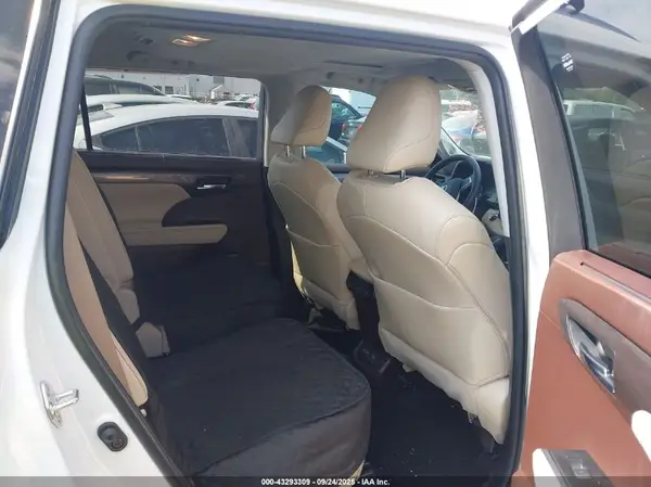 5TDDZRBH2NS575428 2022 TOYOTA HIGHLANDER - Image 8
