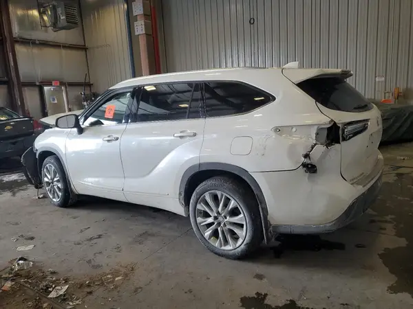5TDDZRBH3MS069248 2021 TOYOTA HIGHLANDER - Image 2