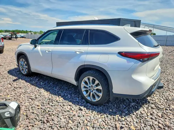 5TDDZRBH3MS071565 2021 TOYOTA HIGHLANDER - Image 2