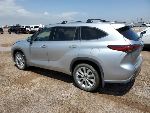 5TDDZRBH3MS079939 2021 TOYOTA HIGHLANDER - Image 2