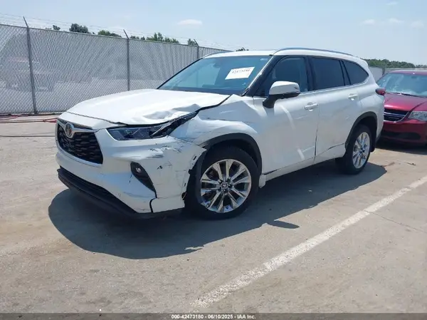5TDDZRBH3MS088852 2021 TOYOTA HIGHLANDER - Image 2