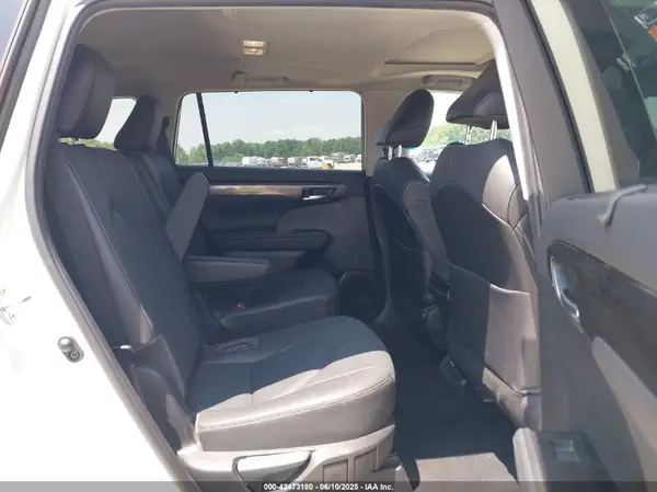 5TDDZRBH3MS088852 2021 TOYOTA HIGHLANDER - Image 8