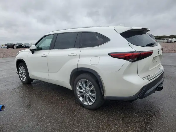 5TDDZRBH3MS126158 2021 TOYOTA HIGHLANDER - Image 2