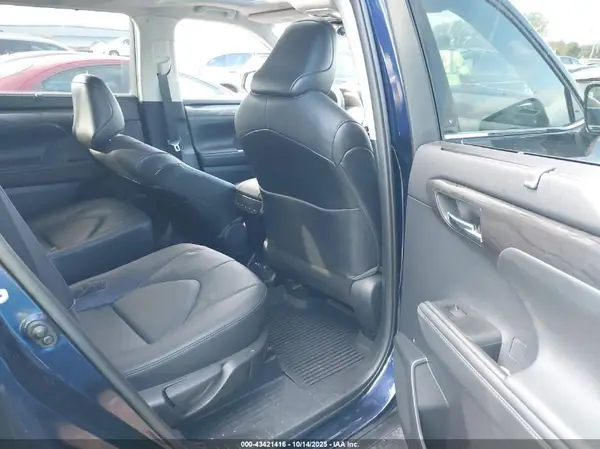 5TDDZRBH3MS526592 2021 TOYOTA HIGHLANDER - Image 8