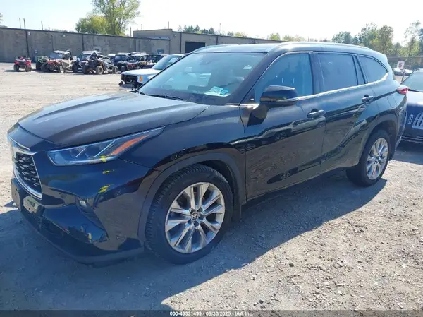5TDDZRBH3MS532764 2021 TOYOTA HIGHLANDER - Image 2