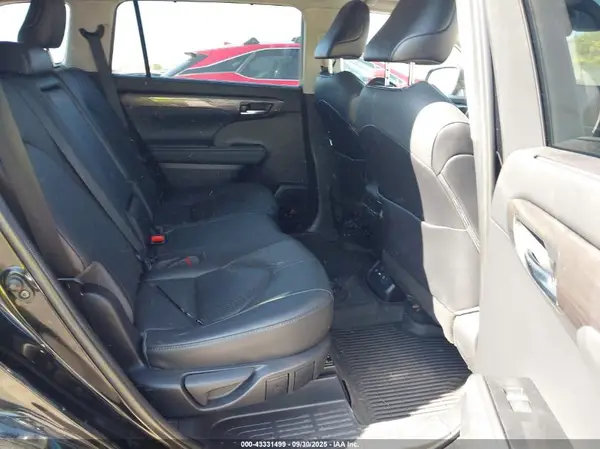 5TDDZRBH3MS532764 2021 TOYOTA HIGHLANDER - Image 8