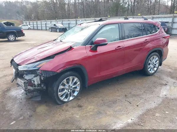 5TDDZRBH3MS545840 2021 TOYOTA HIGHLANDER - Image 2