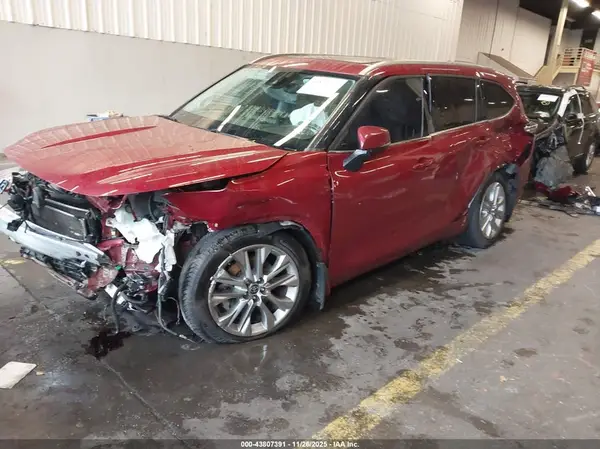 5TDDZRBH3NS172851 2022 TOYOTA HIGHLANDER - Image 2