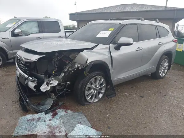 5TDDZRBH3NS214838 2022 TOYOTA HIGHLANDER - Image 2