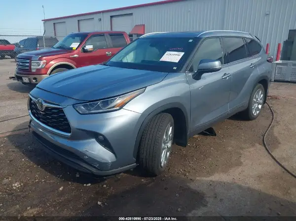 5TDDZRBH3NS247774 2022 TOYOTA HIGHLANDER - Image 2