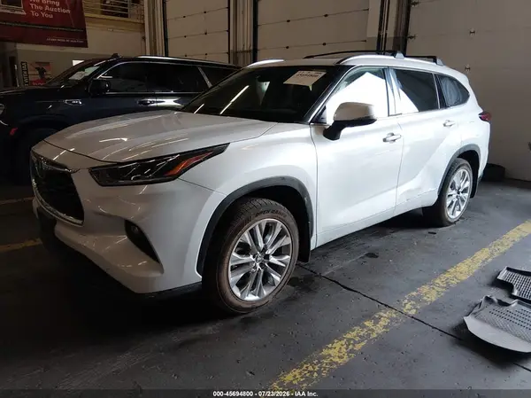 5TDDZRBH3NS593730 2022 TOYOTA HIGHLANDER - Image 2