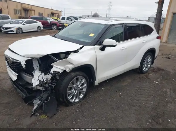 5TDDZRBH4LS033194 2020 TOYOTA HIGHLANDER - Image 2
