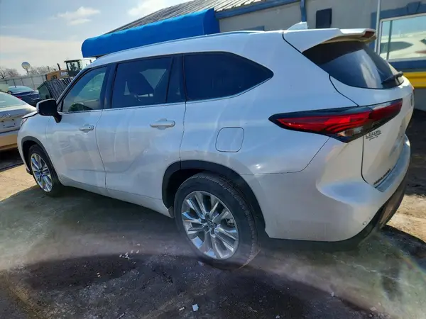 5TDDZRBH4LS034653 2020 TOYOTA HIGHLANDER - Image 2