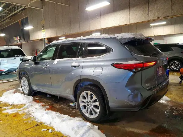 5TDDZRBH4LS039979 2020 TOYOTA HIGHLANDER - Image 2