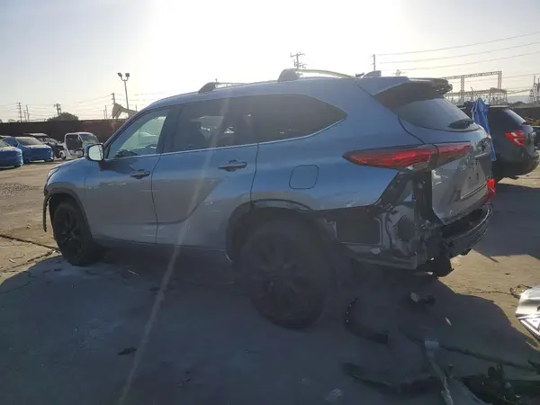 5TDDZRBH4LS042638 2020 TOYOTA HIGHLANDER - Image 2