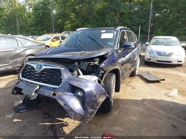 5TDDZRBH4MS123544 2021 TOYOTA HIGHLANDER - Image 2