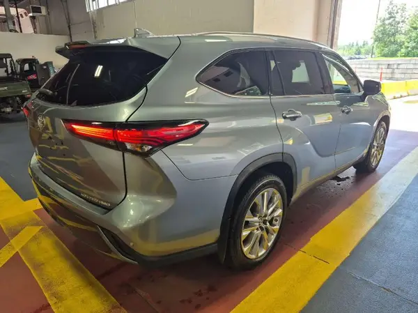 5TDDZRBH4MS124872 2021 TOYOTA HIGHLANDER - Image 2