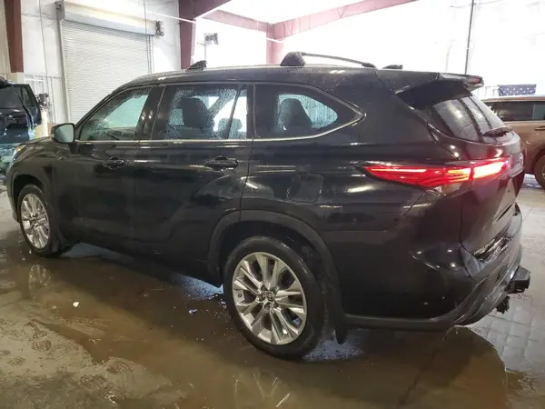 5TDDZRBH4MS133636 2021 TOYOTA HIGHLANDER - Image 2
