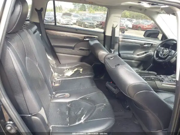 5TDDZRBH4MS525631 2021 TOYOTA HIGHLANDER - Image 8