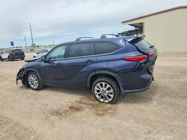 5TDDZRBH4NS174205 2022 TOYOTA HIGHLANDER - Image 2