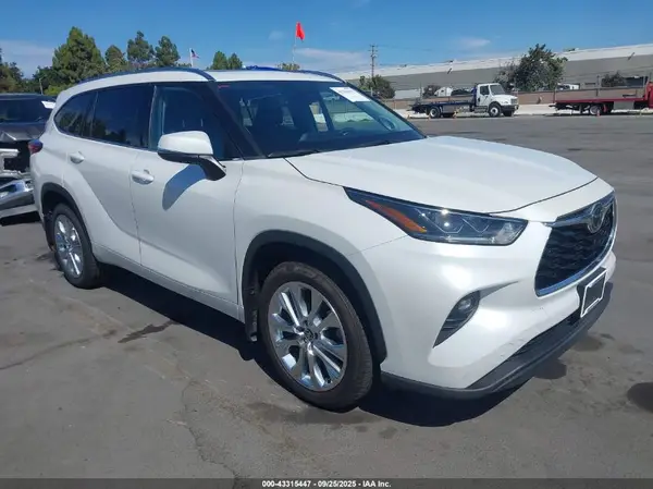 5TDDZRBH4NS186788 2022 TOYOTA HIGHLANDER - Image 1