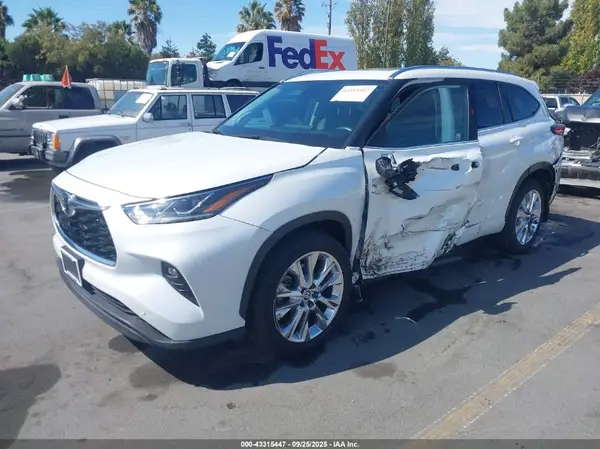 5TDDZRBH4NS186788 2022 TOYOTA HIGHLANDER - Image 2