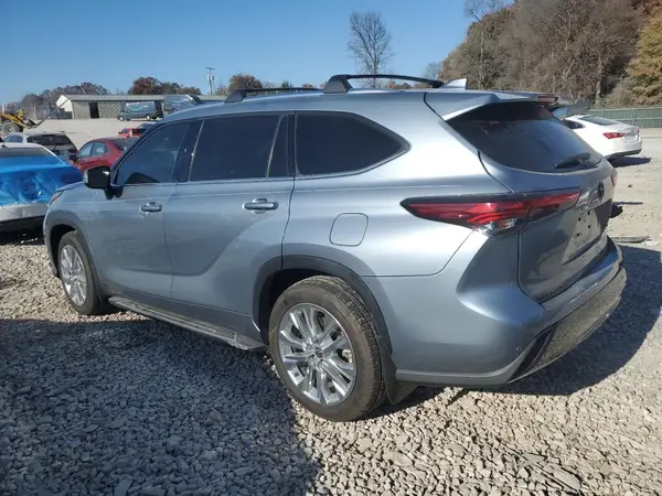 5TDDZRBH4NS248772 2022 TOYOTA HIGHLANDER - Image 2