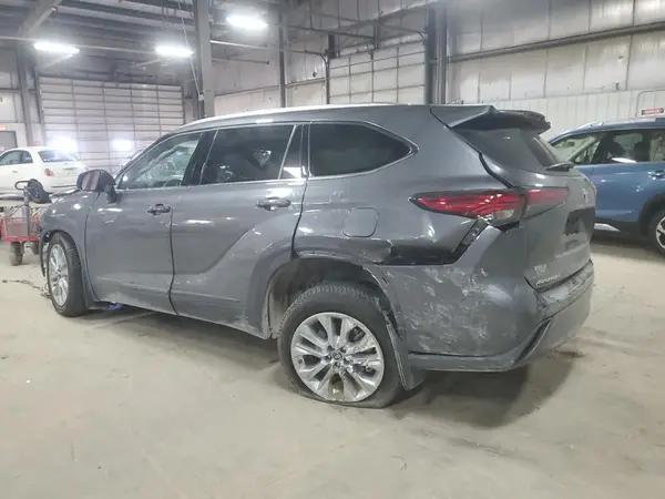 5TDDZRBH4NS563233 2022 TOYOTA HIGHLANDER - Image 2