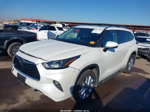 5TDDZRBH5LS004285 2020 TOYOTA HIGHLANDER - Image 2