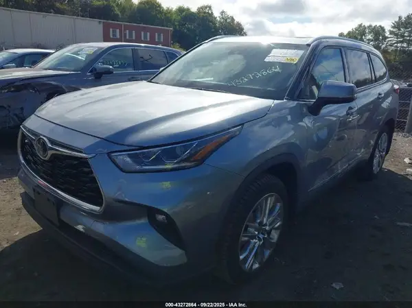 5TDDZRBH5LS010331 2020 TOYOTA HIGHLANDER - Image 2