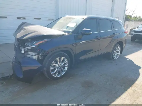 5TDDZRBH5LS015903 2020 TOYOTA HIGHLANDER - Image 2