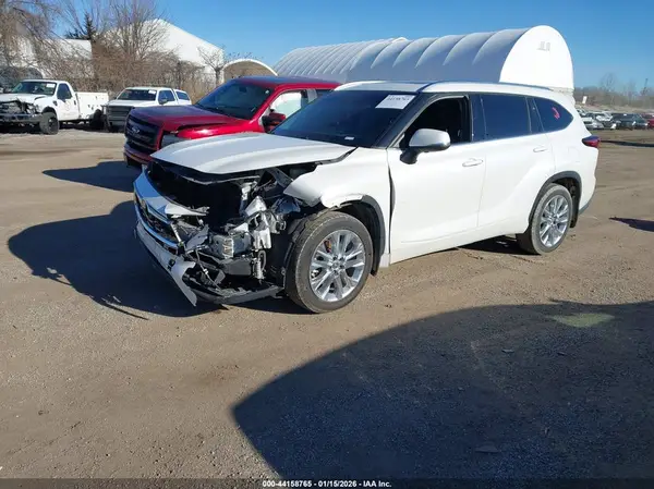 5TDDZRBH5LS024214 2020 TOYOTA HIGHLANDER - Image 2