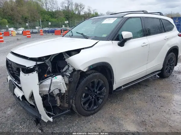 5TDDZRBH5LS046617 2020 TOYOTA HIGHLANDER - Image 2