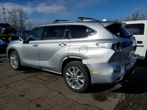 5TDDZRBH5MS064892 2021 TOYOTA HIGHLANDER - Image 2